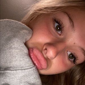 Meet your Posher, Ava